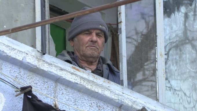 Rozbitá okna, nedostatek léků a zima. Obyvatelé Chersonu po okupaci bojují o život