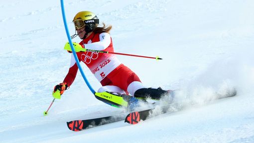 Katharina Liensbergerová při slalomu žen na Olympijských hrách v Pekingu