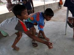 Thiraimadu - dopoledne je zde škola, odpoledne herna pro děti.
