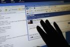 Rakušan žaluje Facebook za "masové sledování" uživatelů