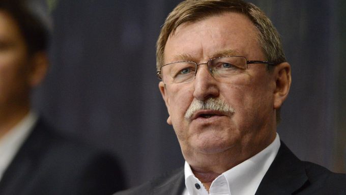 Bývalý hokejový reprezentační útočník a úspěšný trenér Vladimír Martinec slaví 70. narozeniny.