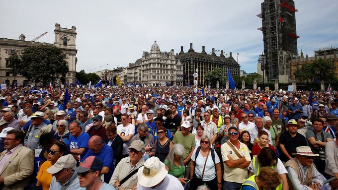 Odpůrci brexitu demonstrují v Londýně.