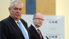 Miloš Zeman a Bohuslav Sobotka po jednání vlády