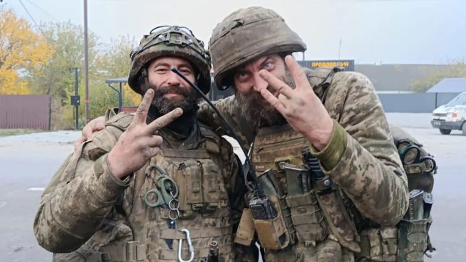 Ukrajinští vojáci Oleksandr Tišajev a Oleksandr Aliksijenko.