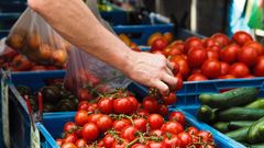 Zájem o lokální produkty podle farmářů upadá, pro studenty je to na trzích drahé