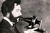 3. března 1847, se v Edinburghu narodil Alexander Graham Bell, fyziolog řeči, který ale proslul jako vynálezce telefonu a gramofonu.