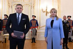 Čaputová jmenovala novou slovenskou vládu. Fico se počtvrté ujal funkce premiéra