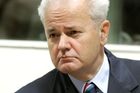Miloševič umřel v cele, příčina se šetří
