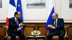 Francouzský prezident Francois Hollande a ruský prezident Vladimir Putin