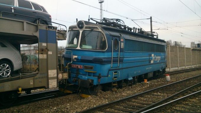 Vykolejený vlak na havlíčkobrodském nádraží.