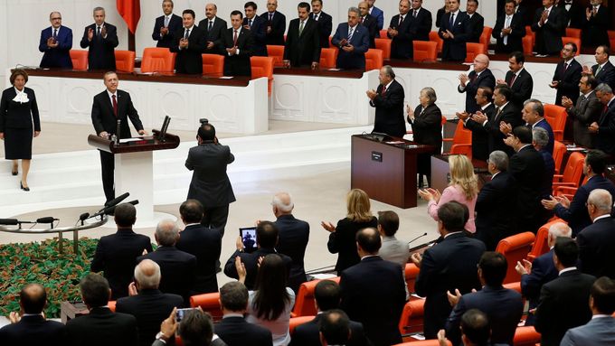 Nový turecký prezident skládá přísahu v parlamentu v Ankaře.