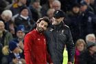 Premier League 2018/19, Brighton - Liverpool: Jürgen Klopp a Mohamed Salah oslavují výhru Liverpoolu.