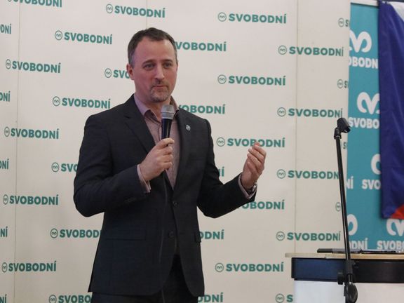 Ondřej Vašíček byl na sněmu Svobodných tím, kdo poukazoval na to, jak se do programu nově tvořené vlády dostaly body, proti kterým Svobodní v minulosti vystupovali.