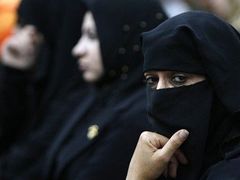 Proměna ekonomiky by mohla přispět ke změně podřadného postavení žen v saúdské společnosti