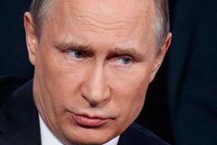 Studenou válku nikdo nechce, respektujte legitimní ruské zájmy, varoval Putin