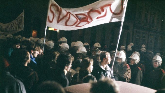 Národní třída v Praze 17. listopadu 1989.
