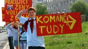 V souvislostech