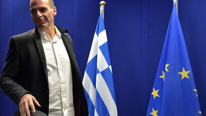 Řecký ministr financí Janis Varufakis na tiskové konferenci po mimořádné schůzce eurozóny v Bruselu.
