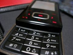 Již brzy mobil v autě sám nahlas přečte zprávy SMS.