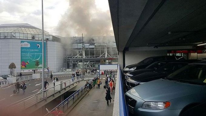 Záběr na bruselské letiště, kde útočili teroristé.