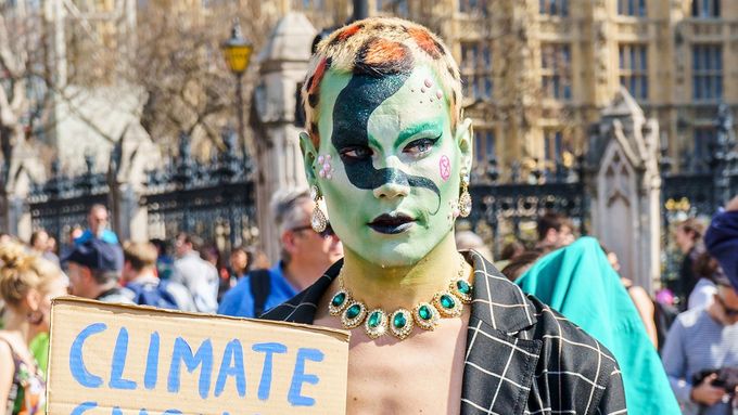 Foto: Klimatická rebelie v Londýně. Zátarasy, zácpy, zábava i zatýkání