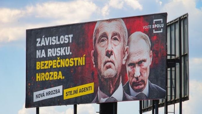 A teď se budeme všichni krásně bát. Volební billboard koalice Spolu v Praze.