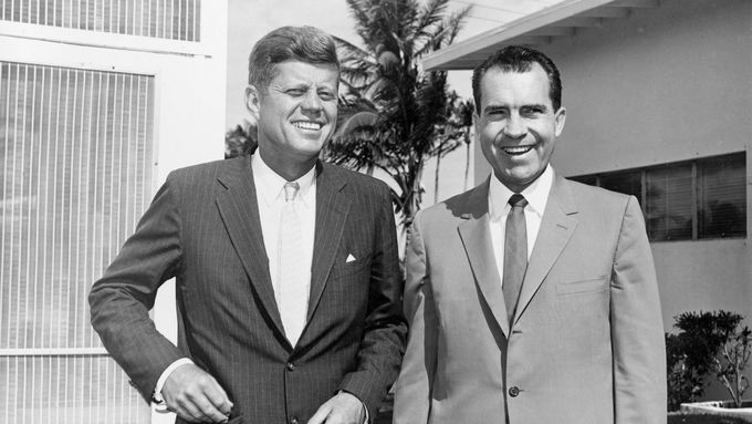 Ve 20. století patřily k volbám s nejvyšší účastí i ty v roce 1960, kdy zvítězil demokrat John F. Kennedy (vlevo) nad tehdejším viceprezidentem Richardem Nixonem (vpravo).