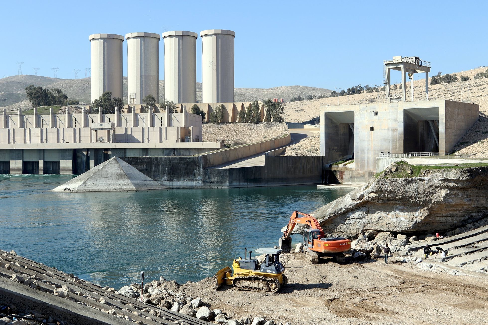 Zpevňování mosulské přehrady