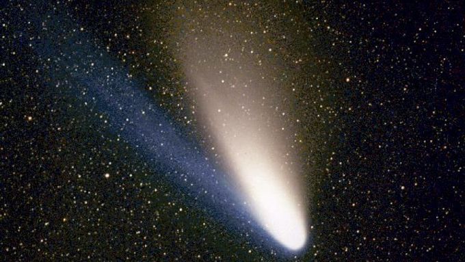 Obrazový materiál pořízený sondou STEREO zachycuje kometu ISON, Merkur, kometu Encke a Zemi. V pravé části je vidět sluneční záření.