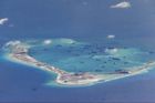 Zkouška čínských nervů. Proč torpédoborec s raketami kroužil kolem letišť na sporných ostrovech