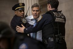 Hra peněz s Clooneym a Robertsovou se zvrhla v sázku na jistotu