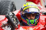 Felipe Massa je už "standardně" mužem na odstřel, ale i přes některé výkyvy pořád odvádí slušnou práci. Jenže u Ferrari chtějí víc. Už jen kvůli tomu, že v Poháru konstruktérů se počítá každý bod. Proto je řada uchazečů o jeho místo hodně dlouhá.