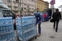 Soud obnovil trestní stíhání kvůli kontaminované vodě v Dejvicích, dvojici hrozí až pět let