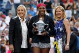 Martina Navrátilová, Serena Williamsová a Chris Evertová po finále US Open. Všechny tři hráčky získaly v kariéře osmnáct grandslamových titulů.