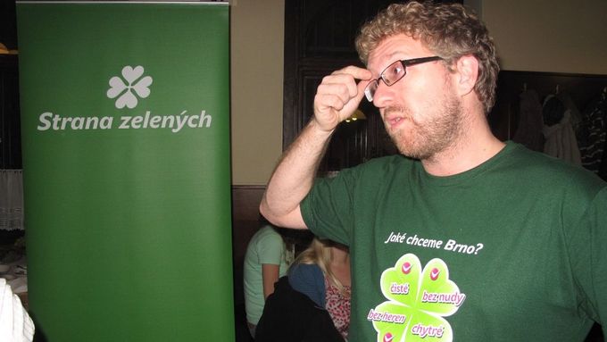 Návrat Juříčka hlasitě kritizuje i zelený zastupitel Martin Ander.
