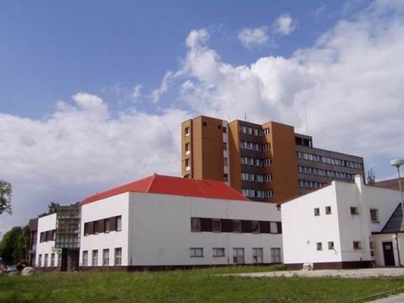 V souvislostech