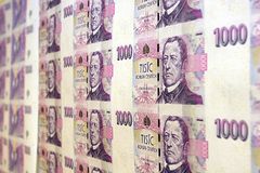 Průměrný plat v bankách přesáhl hranici 62 tisíc korun