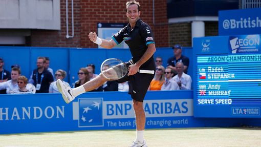 Czech Republic's Radek Stepanek celebrates winning his match against Britain's Andy Murray at the Queen's Club Championships in west London June 12, 2014. REUTERS/Suzanne