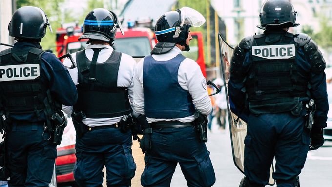 Francouzská policie při zásahu - ilustrační foto.