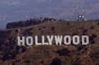 Známý youtuber vylezl na nápis "Hollywood". Než byl zatčen, udělal si několik selfíček