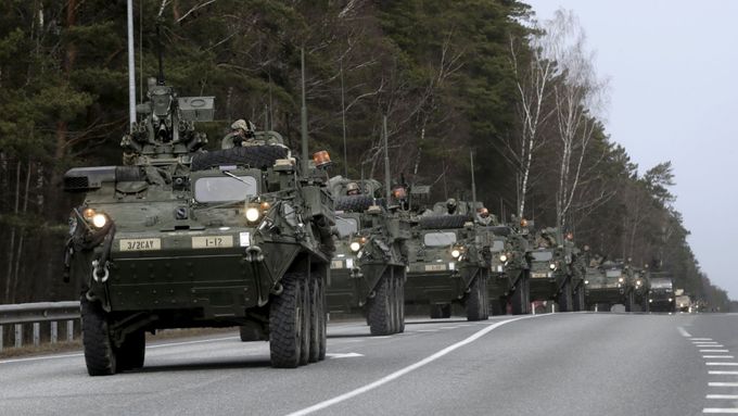 Evropou loni projel konvoj US Army nazvaný "Dragounská jízda". Měl dát najevo, že USA své spojence nenechají napospas Rusku.