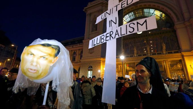 V předvečer Putinovy návštěvy se konala v Budapešti protestní demonstrace. Přišlo ale málo lidí.