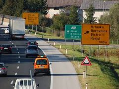 Ve Slovinsku (na snímku) jsou dálniční odpočívadla o něco lépe vybavená než v Česku. Ani tady to ale není žádná sláva. Příkladně se o ně naopak starají Chorvaté.