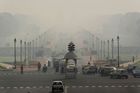 Indie bojuje se smogem, v Dillí zakázala auta starší 15 let
