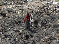 Udržitelný rozvoj znamená také nezahltit se odpadky. Tento snímek je ze smetiště ve filipínské Manile.