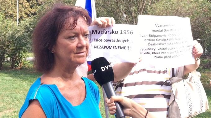 Doplňující desky na pomník maršála Koněva nepatří. Je to krůček k přepisování historie, říká Marta Semelová z KSČM.