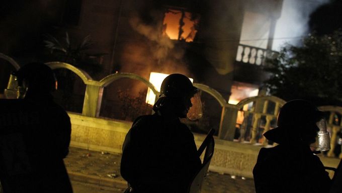 Hořící dům "Cara Kira" v Katunici.