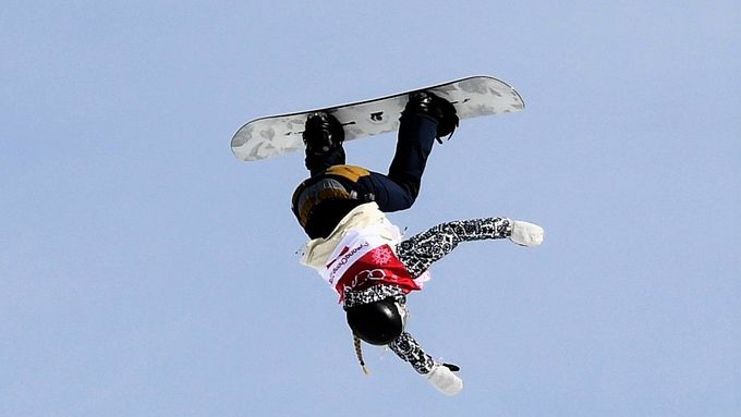 Kateřina Vojáčková při kvalifikaci snowboardistek v Big Airu
