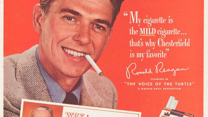 Evoluce v kouření jde správným směrem. (Ronald Reagan v reklamě na jemné chesterfieldky, 1948.)