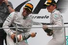 Nová éra F1: Mercedes na hlavu poráží Renault